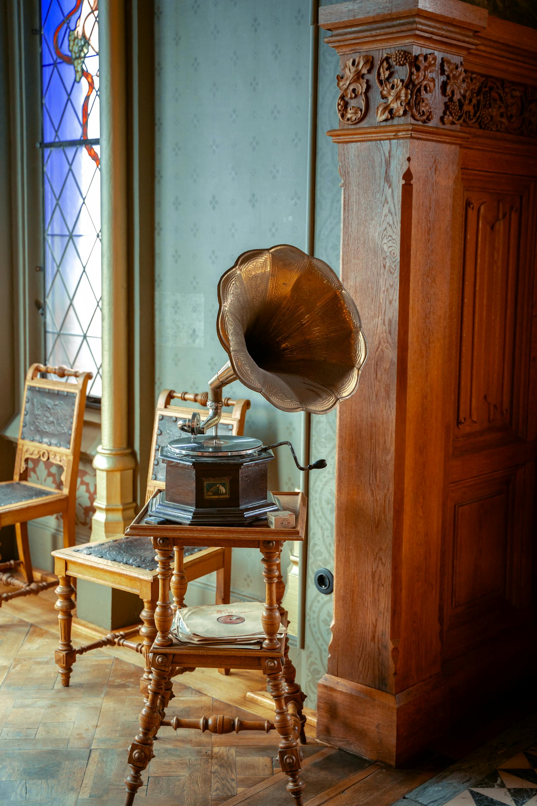 A vintage gramophone in a richly decorated room in Drachenburg Castle, Germany.