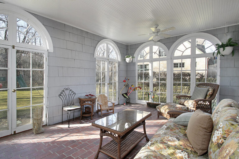 Farmhouse Sunroom Ideas: How to Create a Warm and Welcoming Garden Room